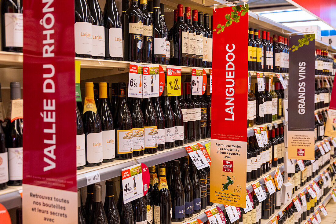 Weinmesse in einem Supermarkt