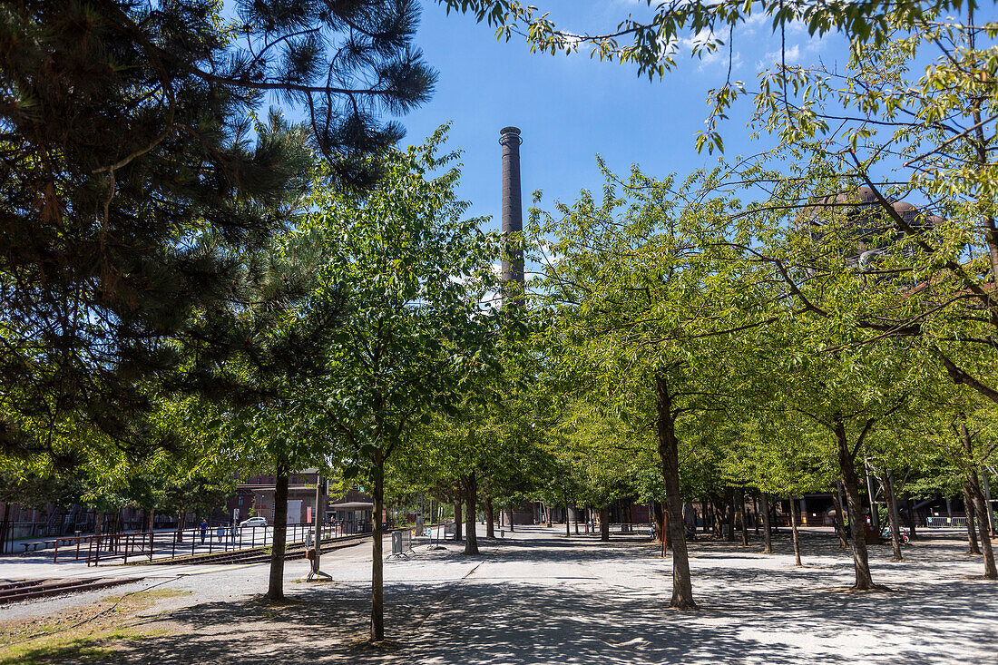 Europa,Deutschland. Nordrhein-Westfalen. Duisburg. Landschaftspark Duisburg-Nord: Landschaftspark Duisburg-Nord,gebaut auf einer Industriebrache im Stadtteil Meiderich-Beeck