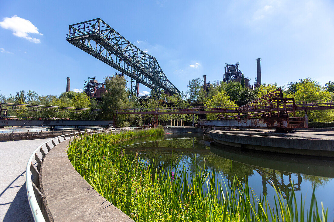 Europa,Deutschland. Nordrhein-Westfalen. Duisburg. Landschaftspark Duisburg-Nord: Landschaftspark Duisburg-Nord,gebaut auf einer Industriebrache im Stadtteil Meiderich-Beeck