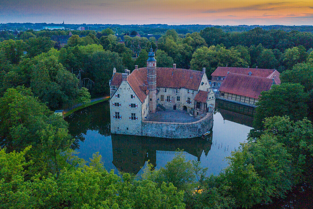 Europa,Deutschland. Nordrhein-Westfalen, Burg Vischering, Münsterland, Landschaft.