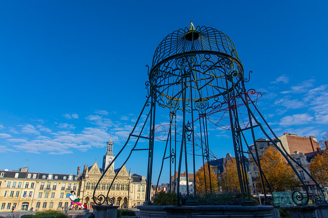 .  Statue von Quentin de la Tour