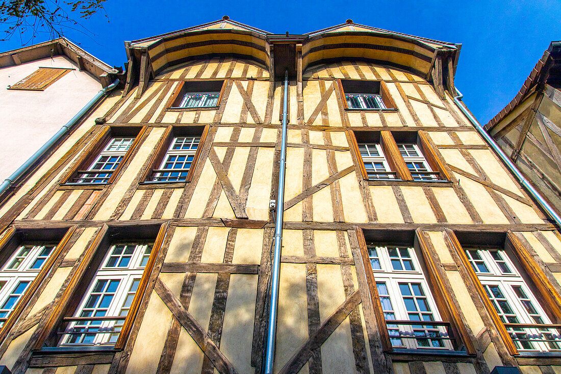 Frankreich,Grand Est,Aube,Troyes. Fassade eines Fachwerkhauses im Stadtzentrum