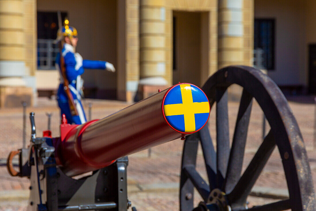 Europa,Skandinavien,Schweden. Stockholm. Stadtteil Gamla Stan. Königlicher Palast. Schwedische Wache in blauer Uniform