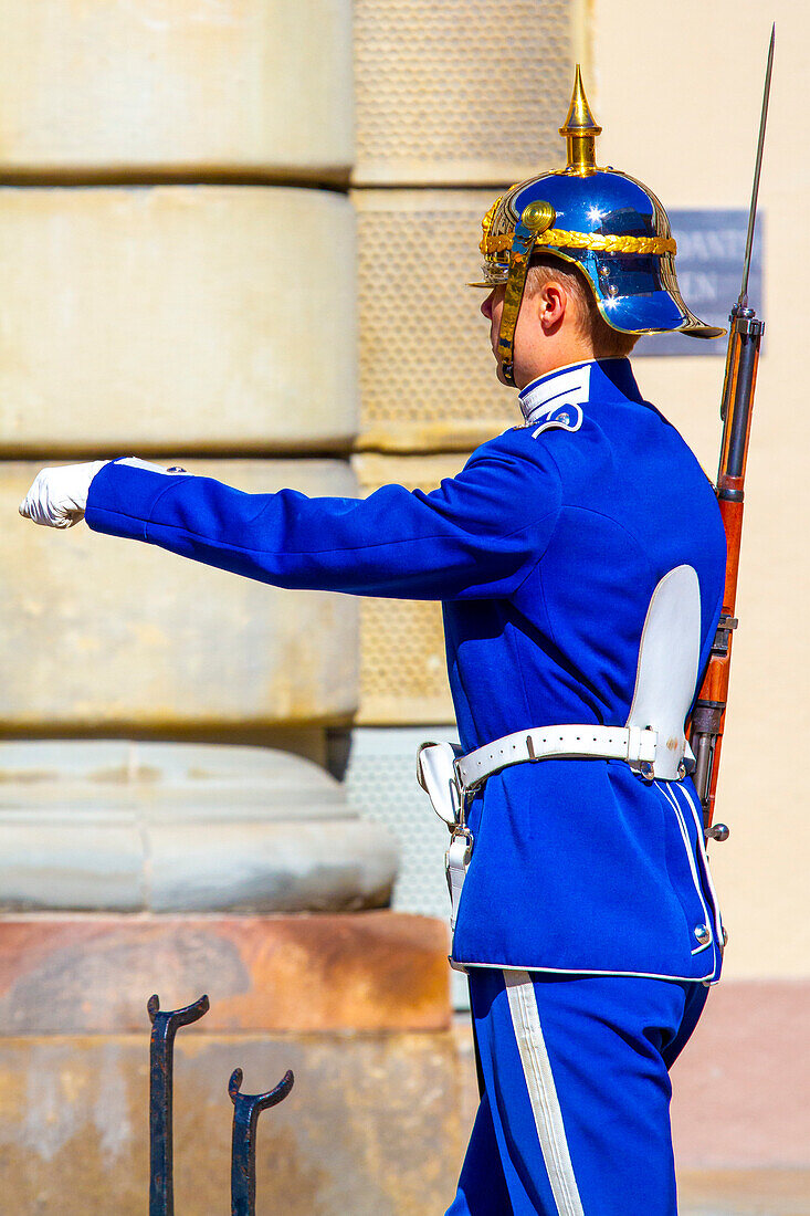 Europa,Skandinavien,Schweden. Stockholm. Stadtteil Gamla Stan. Königlicher Palast. Schwedische Wache in blauer Uniform