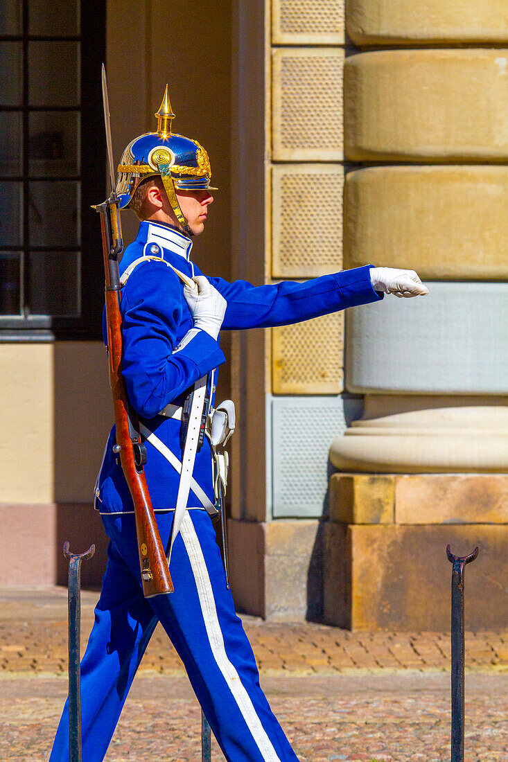 Europa,Skandinavien,Schweden. Stockholm. Stadtteil Gamla Stan. Königlicher Palast. Schwedische Wache in blauer Uniform