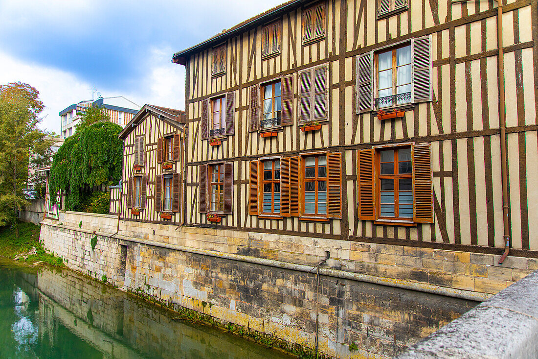 Frankreich,Grand Est,Marne,Châlons-en-Champagne. Fassade eines Fachwerkhauses im Stadtzentrum