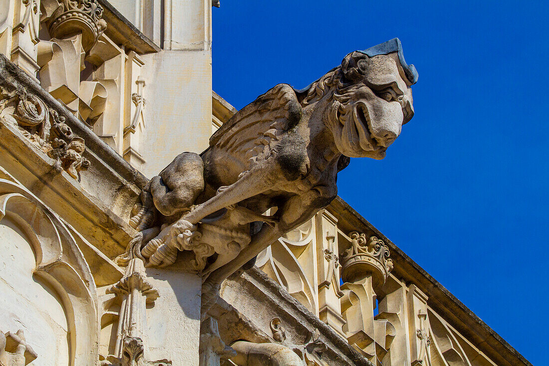 Frankreich,Grand Est,Aube,Troyes. Kirche Saint-Jean-au-Marche. Champagner-Becken und Theater zur blauen Stunde.