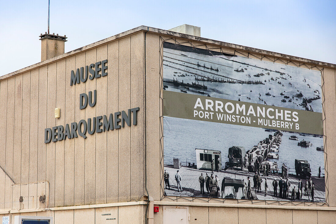 Frankreich, Normandie, Arromanches-les-Bains, Basse-Normandie, Calvados. Der Maulbeerhafen. Der künstliche Hafen von Arromanches