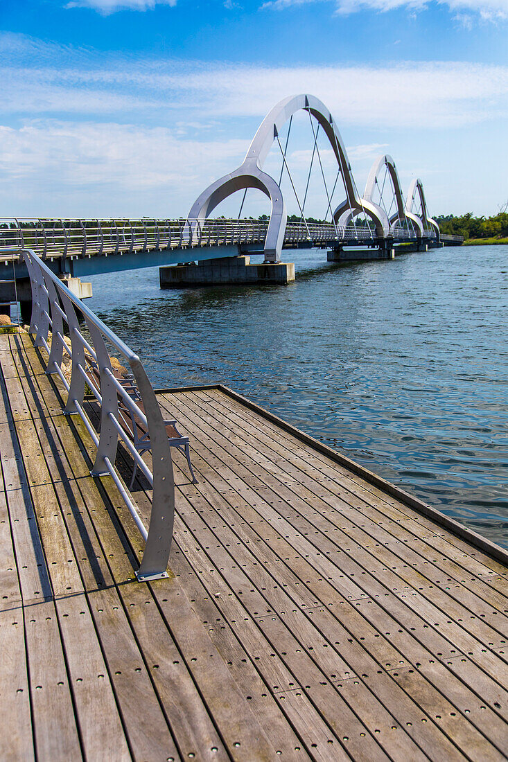 Europa,Skandinavien,Schweden.. Soelvesborg. Längste Fußgänger- und Fahrradbrücke in Europa