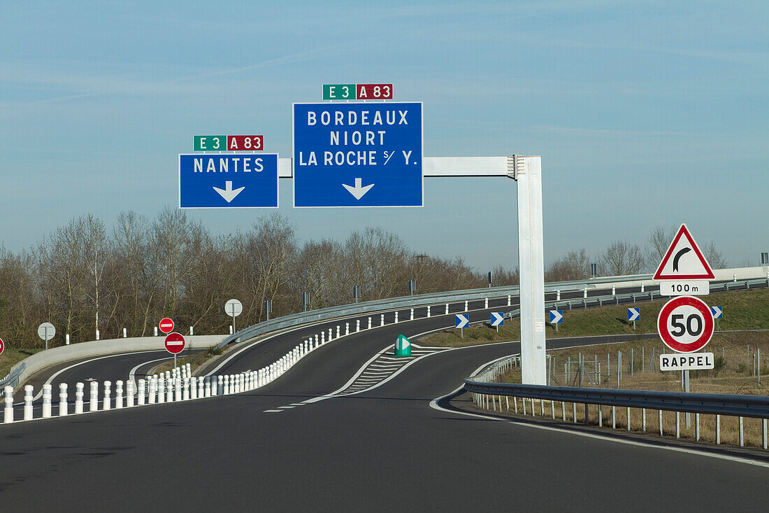 France,85,access to the highway A83