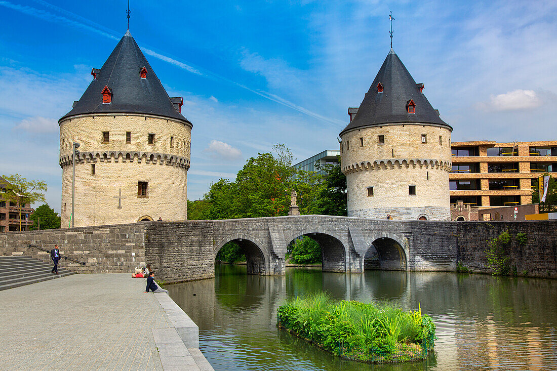 Europa,Belgien,Kortrijk,Provinz Westflandern. Turm De Broel. Fluss Lys