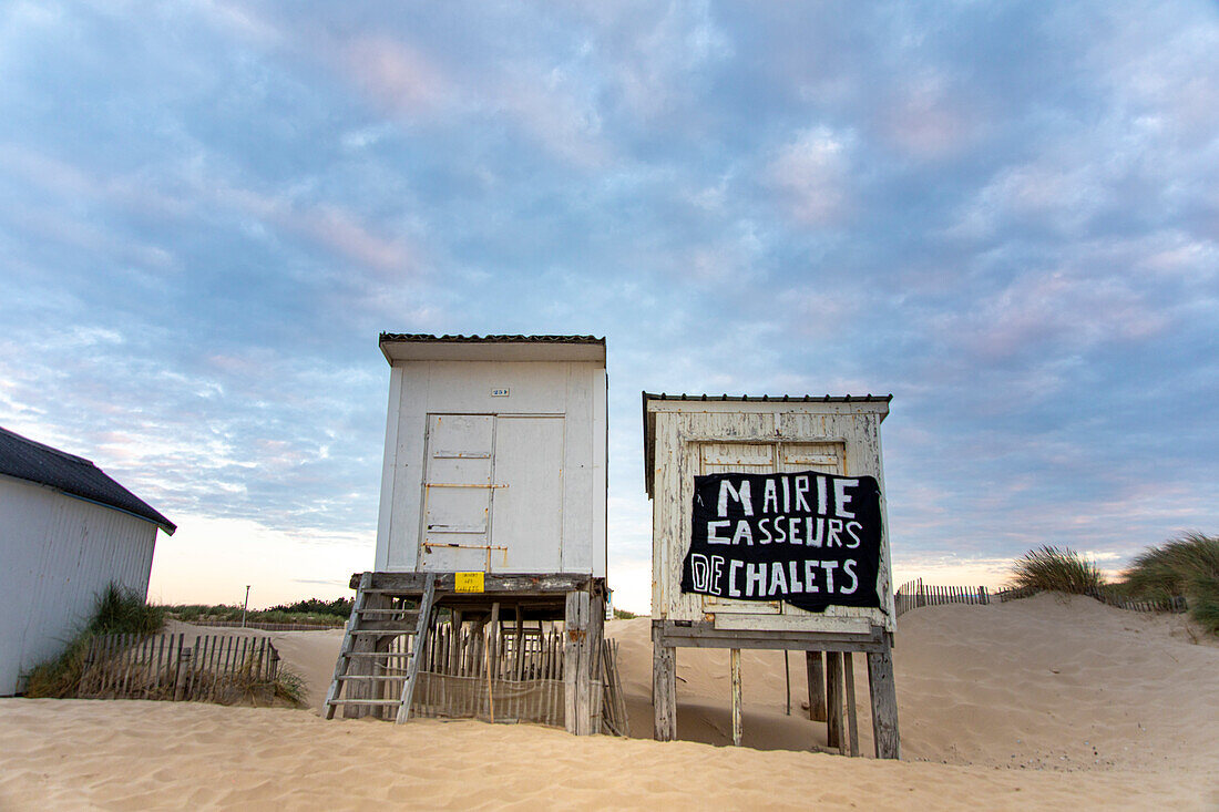 Frankreich,Opalküste,Pas de Calais,Sangatte,die Chalets von Bleriot-Plage warten auf ihre Zerstörung