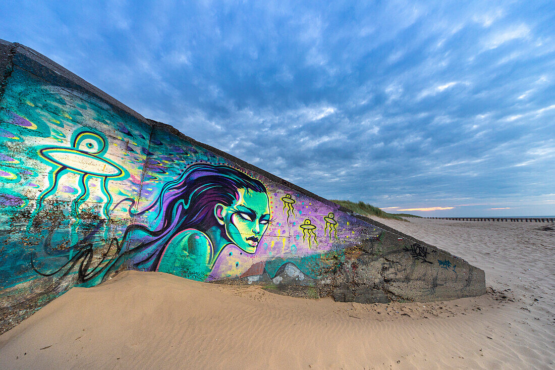 Frankreich,Opale Küste,Pas de Calais,SangatteStraßenkunst auf Bunker. Bleriot-Plage Strand