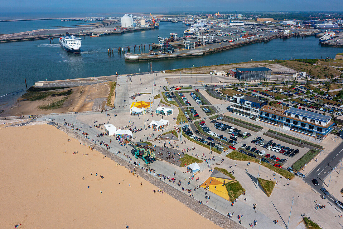 France,Calais,the dragon on the dike of Calais