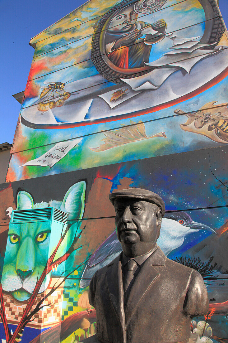 Chile,Santiago,Barrio Matucana,Pablo Neruda Statue,Wandmalerei,