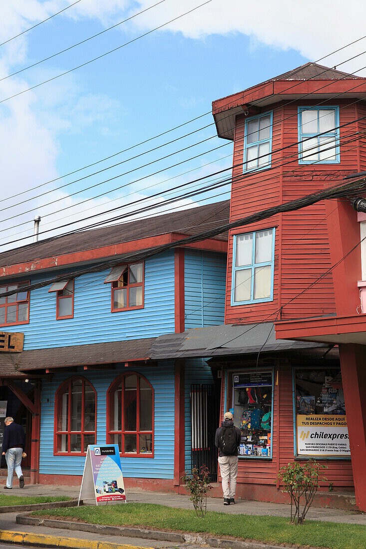 Chile,Seenplatte,Puerto Varas,Straßenszene,traditionelle Architektur,