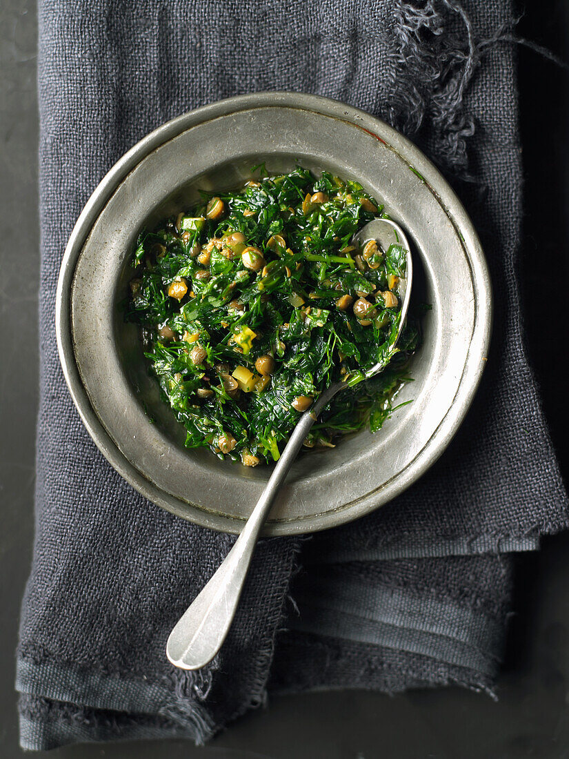 Salsa Verde mit Kapern und Kräutern