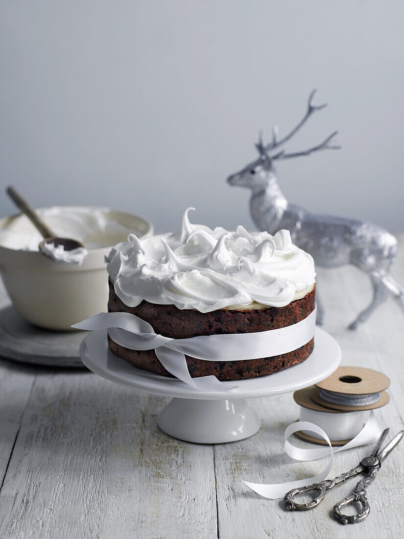 Weihnachtstorte mit Baiserhaube