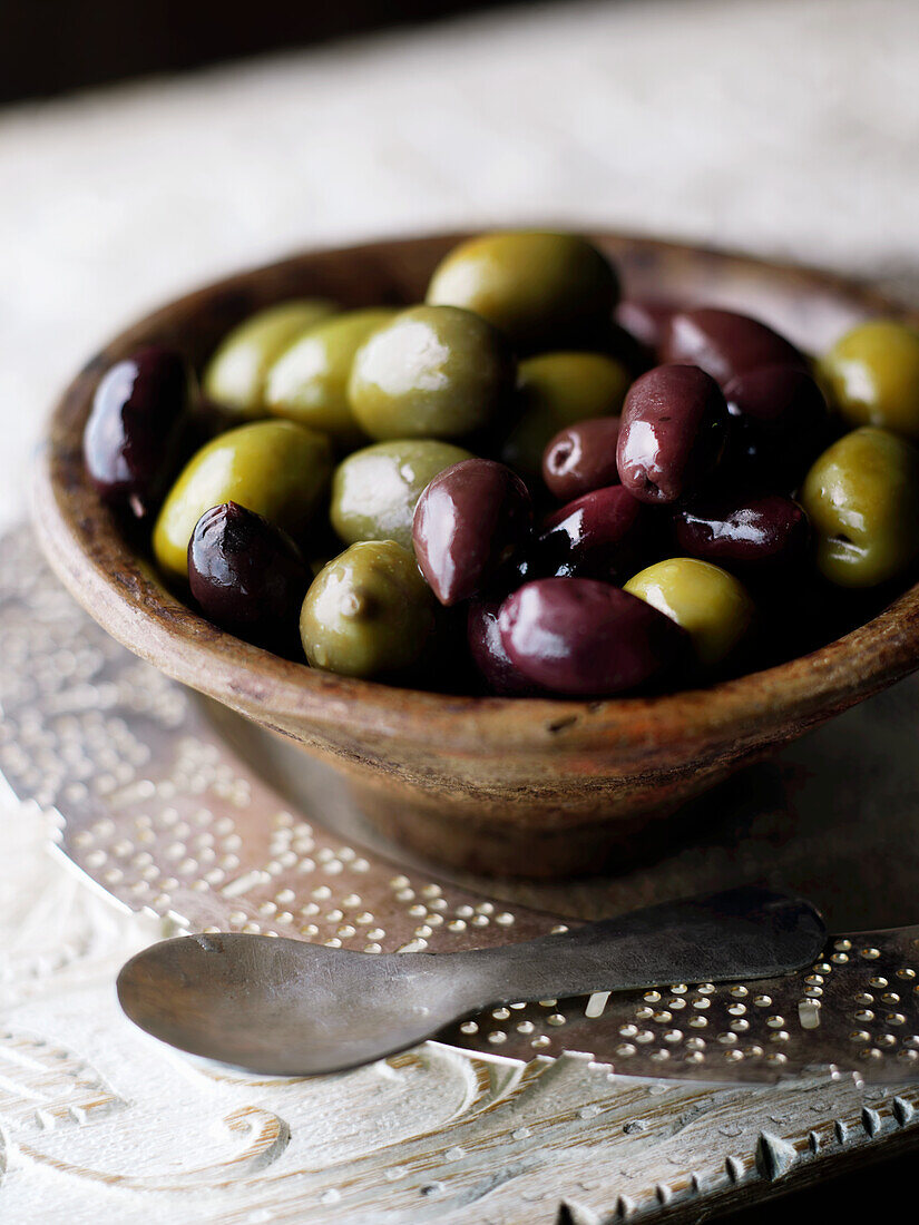 Green and black olives in a bowl