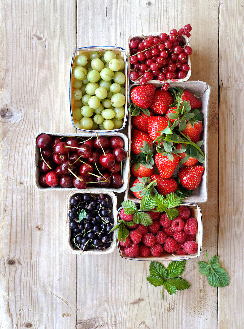 Various types of fruit in bowls