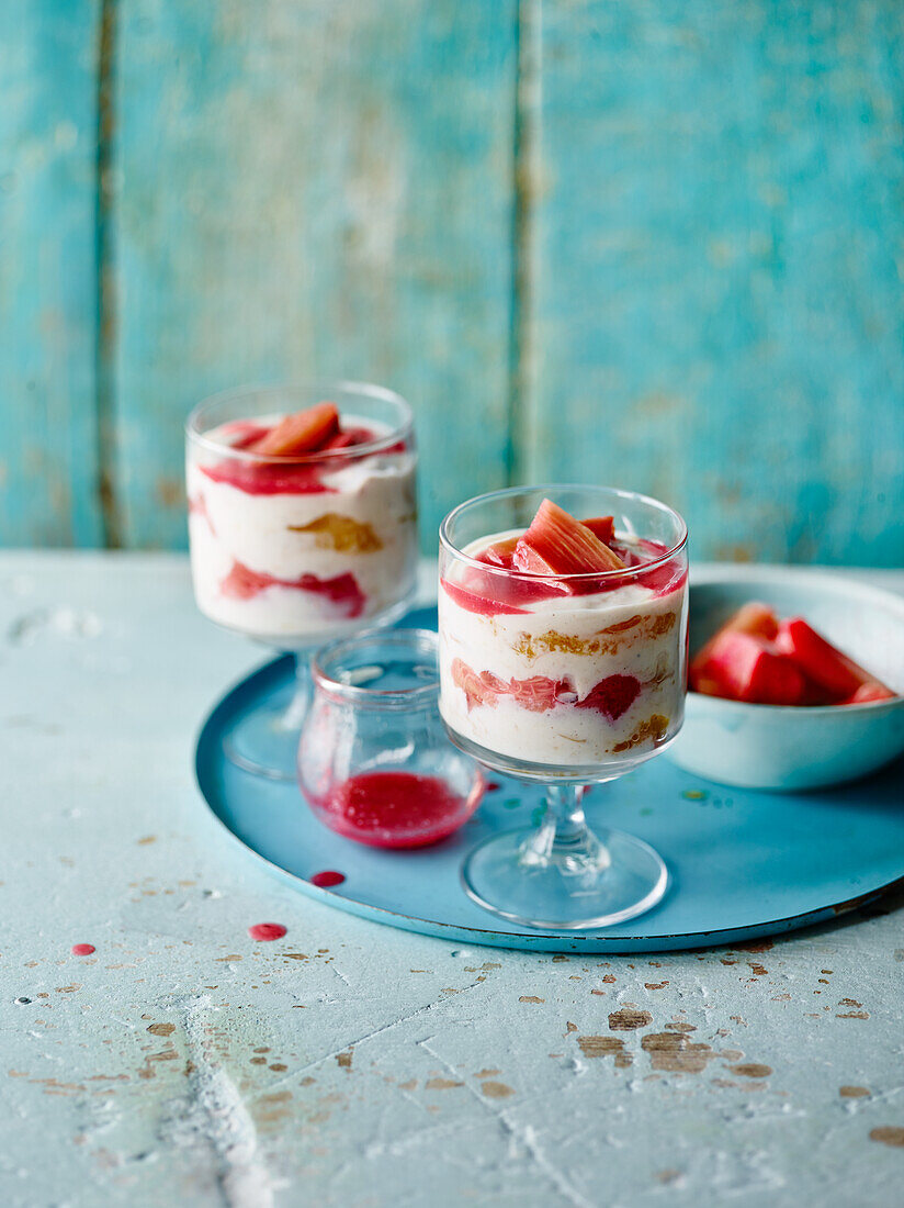 Rhubarb-fool dessert in a glass