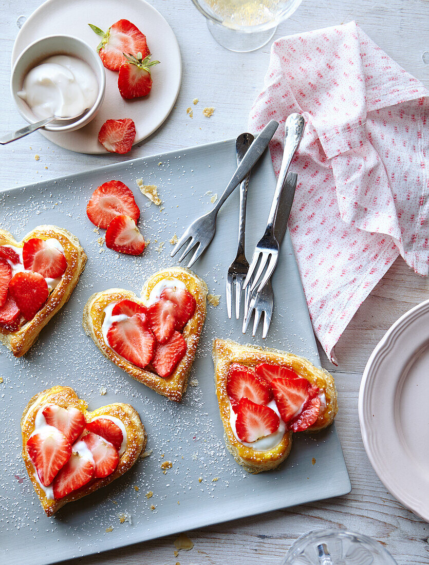 Strawberry and heart tartlet with cream