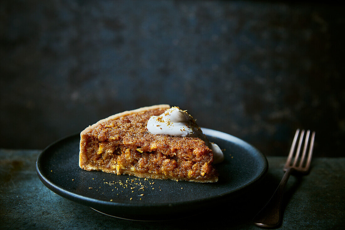 Treacle tart with cream