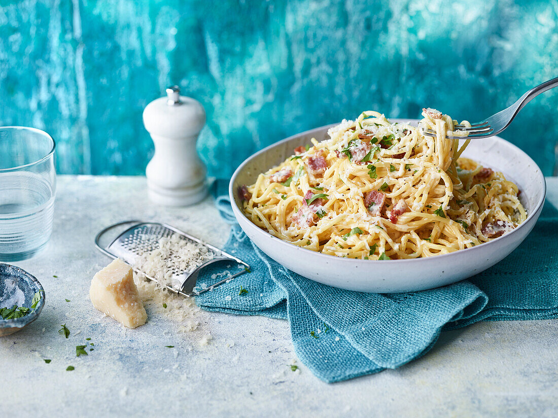 Spaghetti carbonara with parmesan and parsley