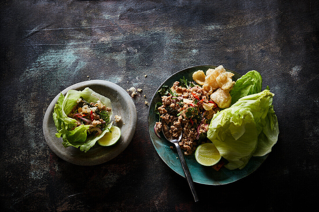 Minced meat salad with pork crusts