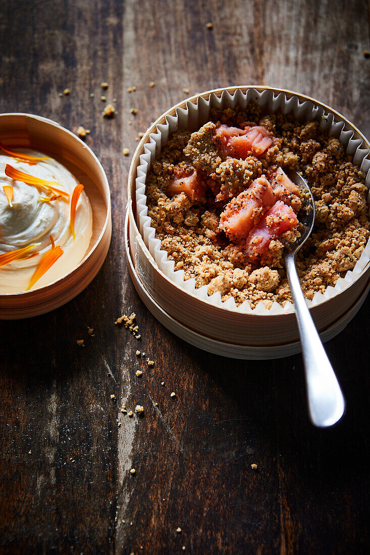 Rhubarb crumble with vanilla cream