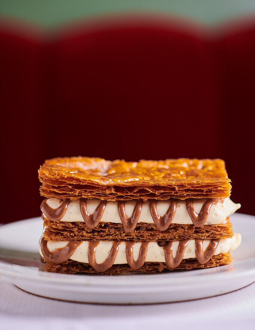 Mille-Feuille mit Vanillecreme und Praliné-Sauce