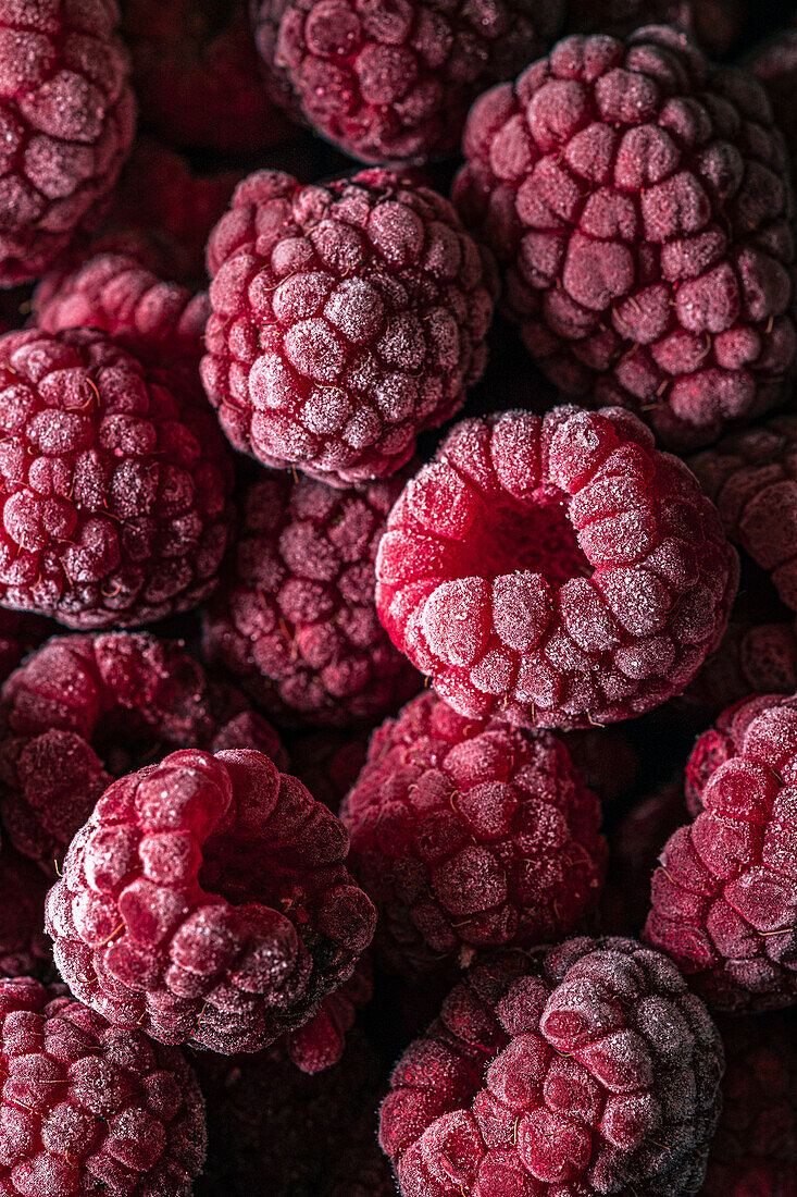 Frozen raspberries (close-up)