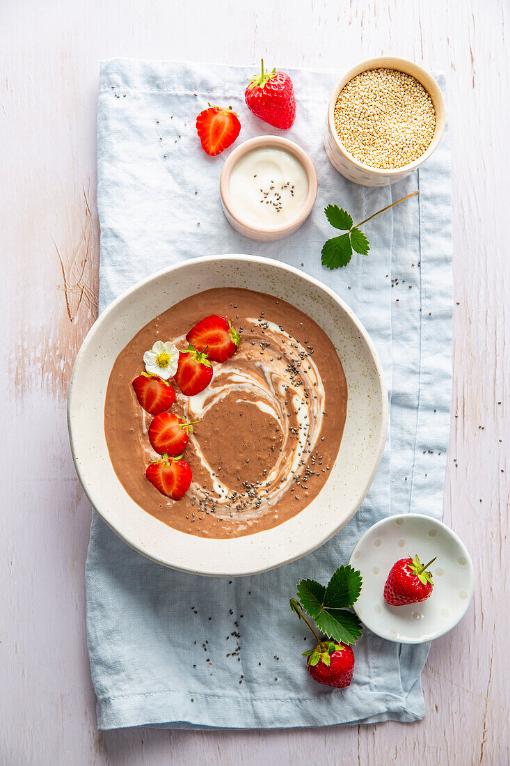 Chocolate quinoa porridge with strawberries