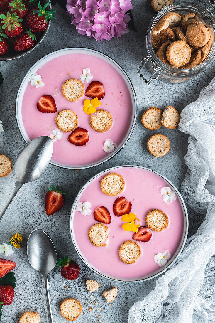 Danish strawberry cold dish with biscuits