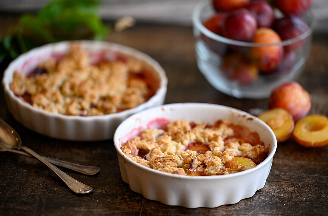 Plum cobbler with almonds