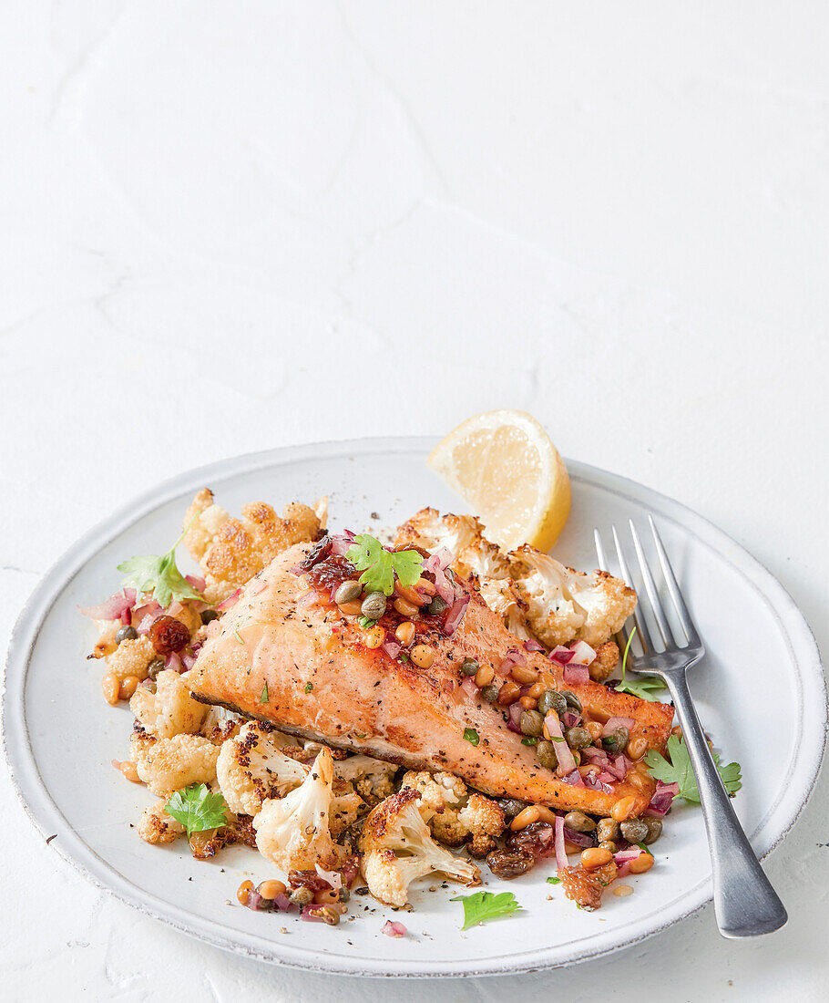 Lachs und Blumenkohl aus dem Ofen