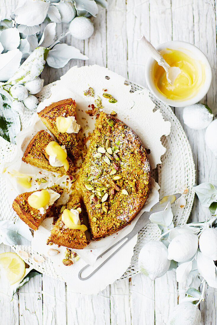 Pistachio tart with lemon curd