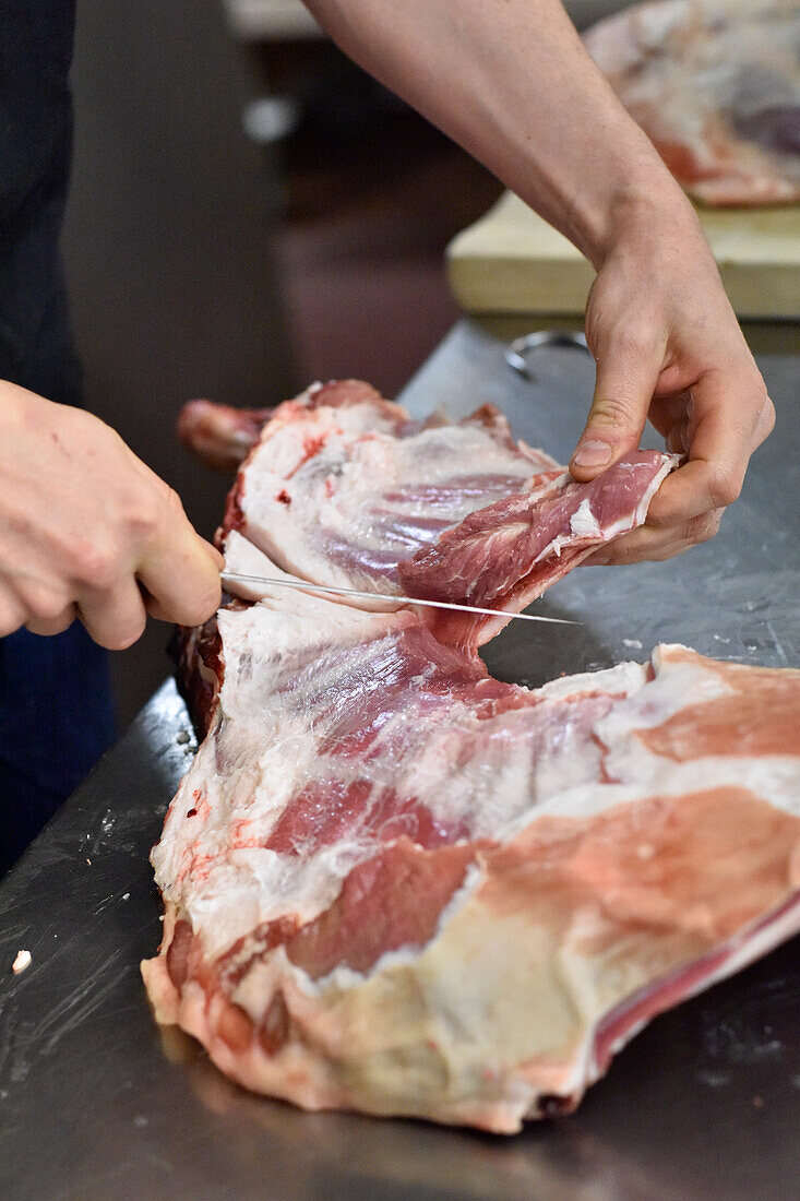 Cutting up lamb - cutting out the shoulder