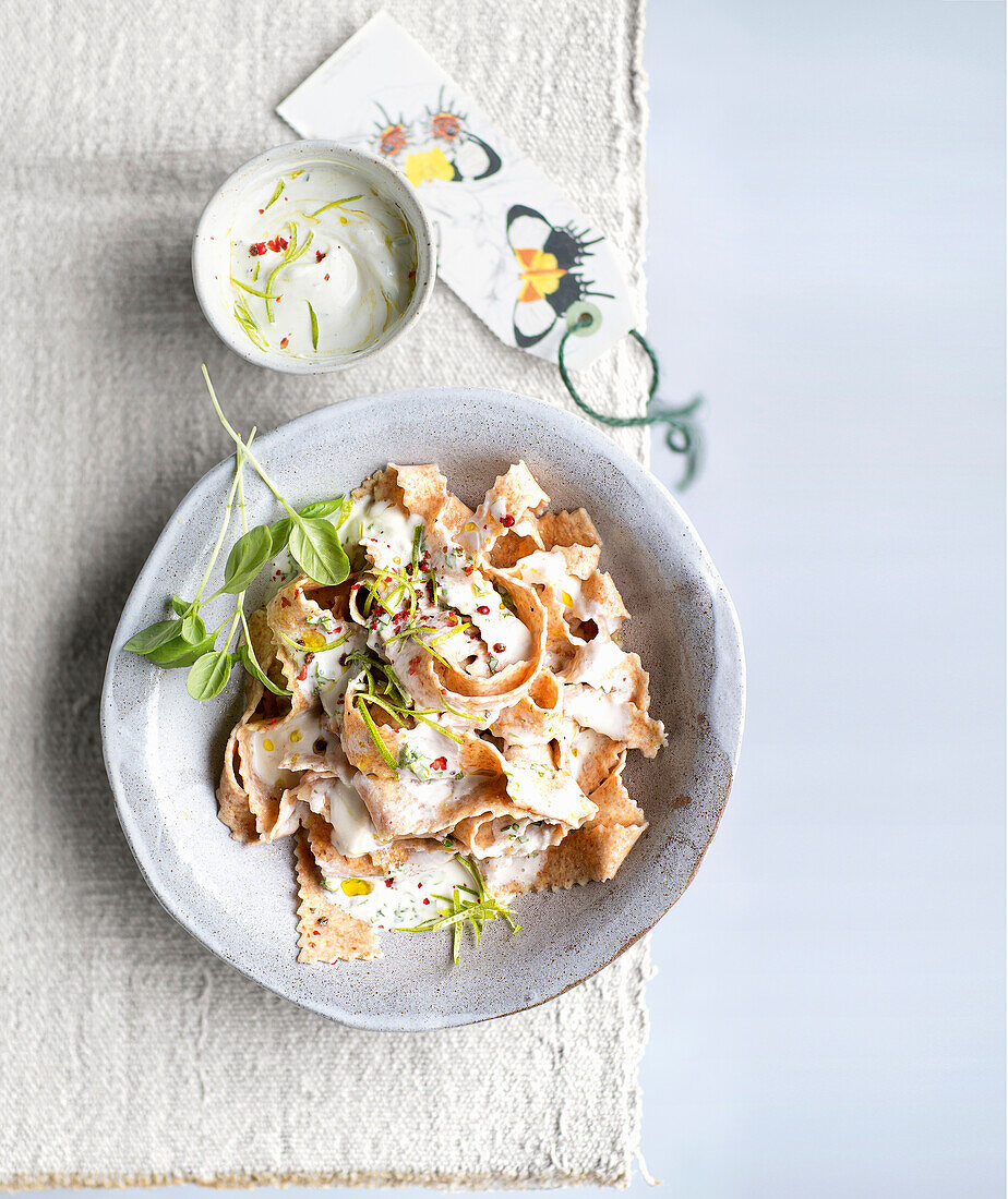 Vollkorn-Tagliatelle mit Robiola