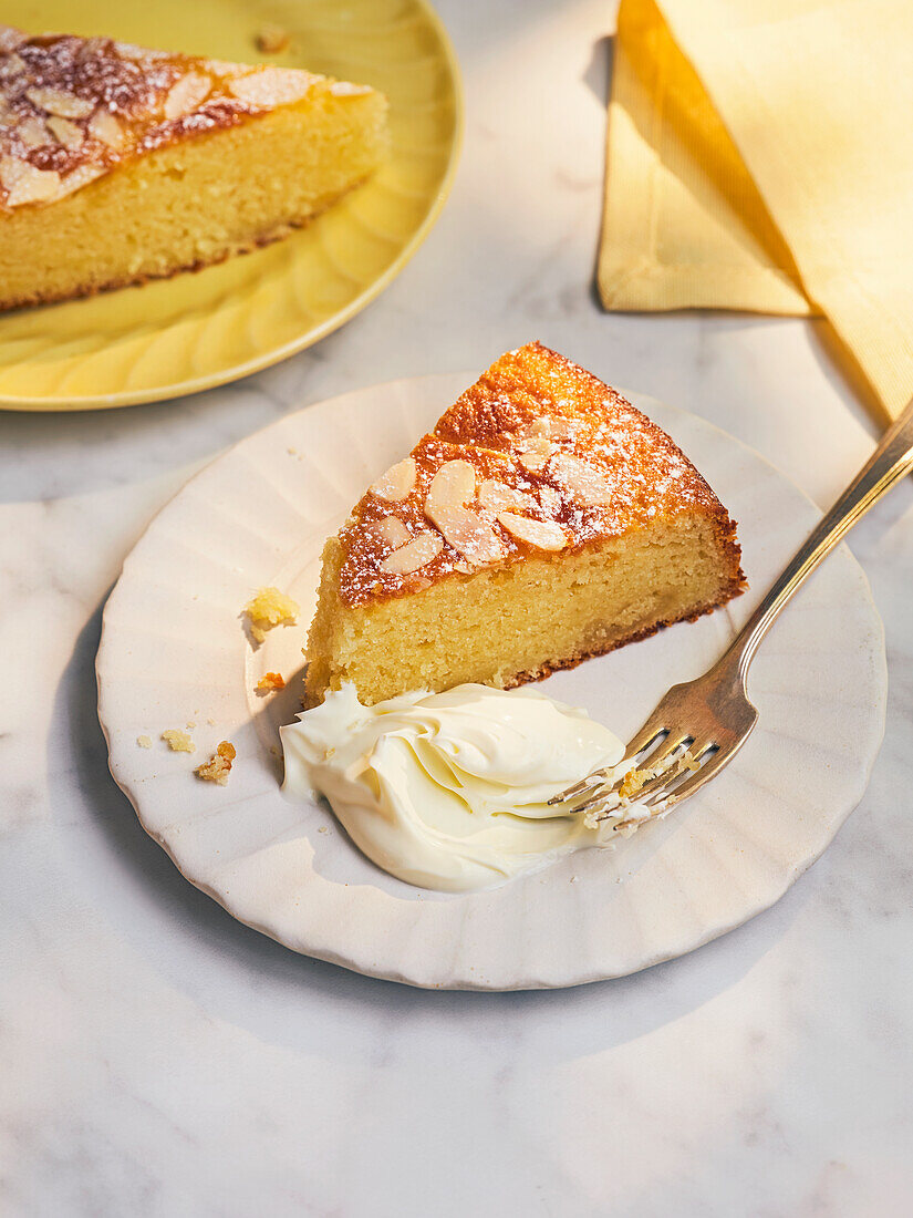 Almond cake with yoghurt and lemon curd