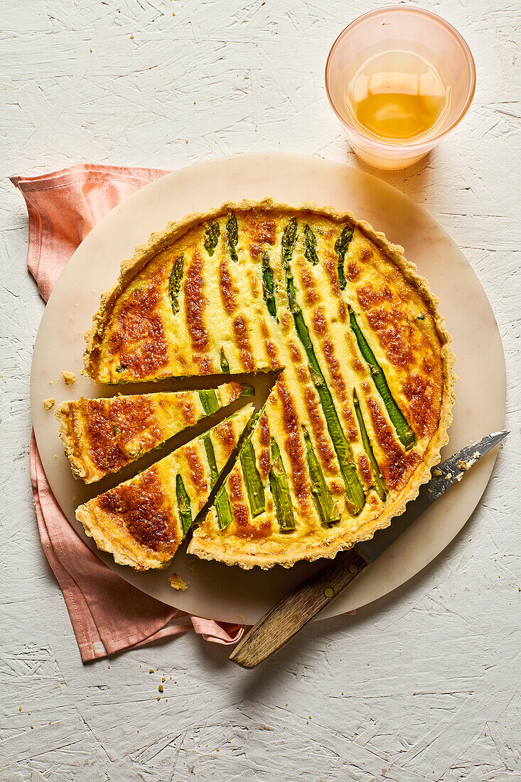 Spargel-Kapern-Quiche mit brauner Butterkruste