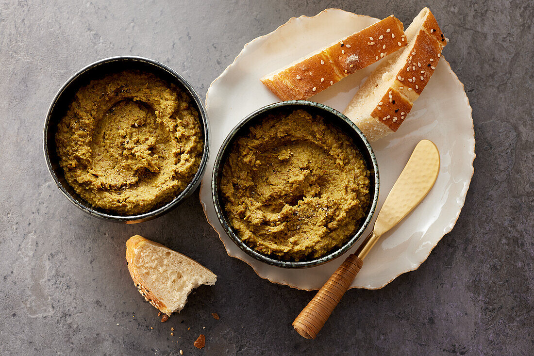 Persian lentil dip with bread