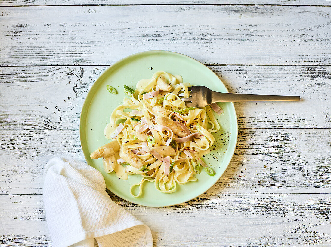 Tagliatelle-Spargel-Salat