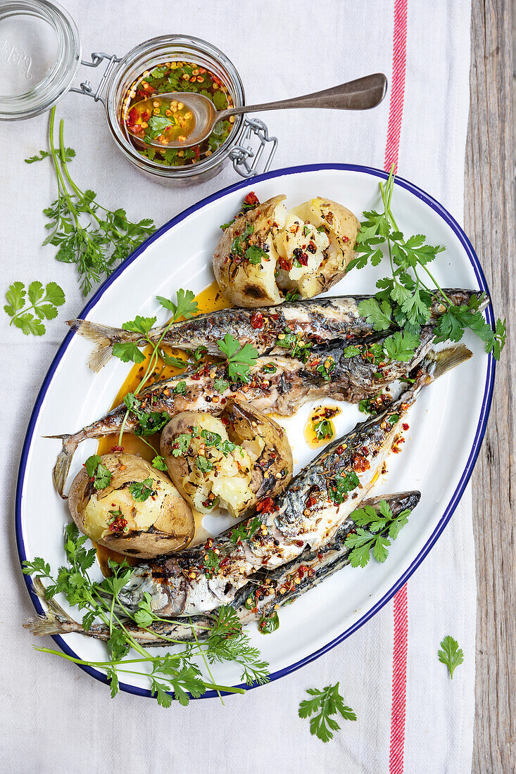 Makrele mit pikanter Limettensauce und Grillkartoffeln