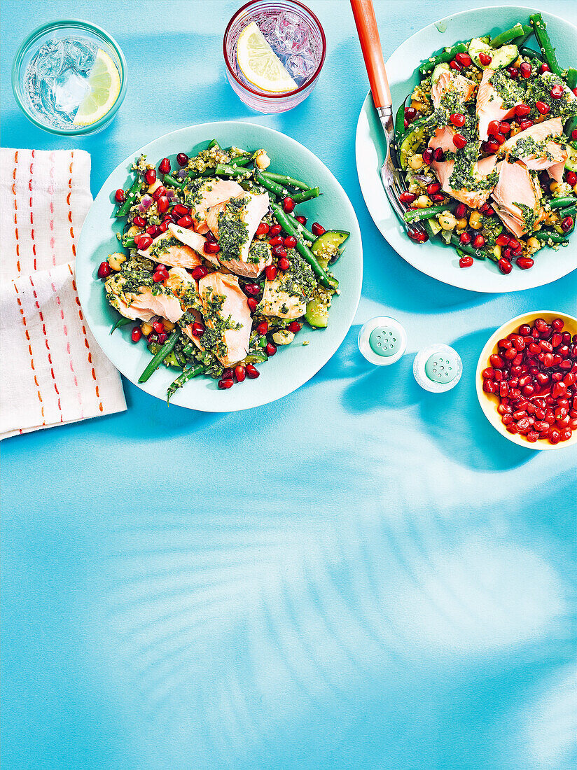 Lachs mit Bohnen, Quinoa und Korianderpesto