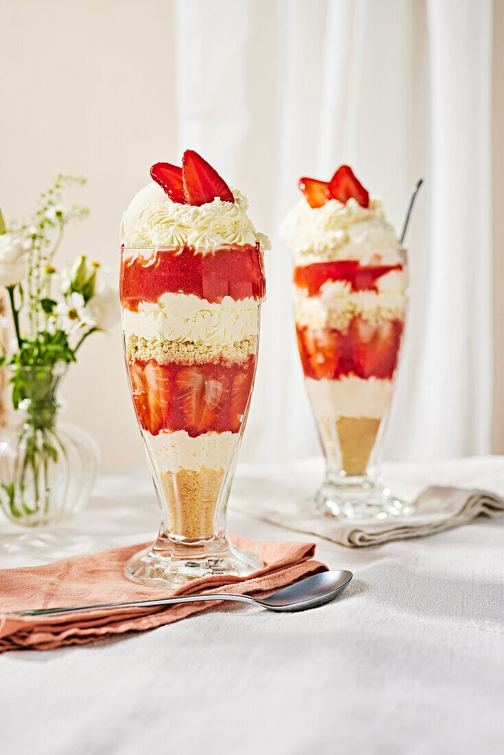 No-bake strawberry cheesecake sundaes