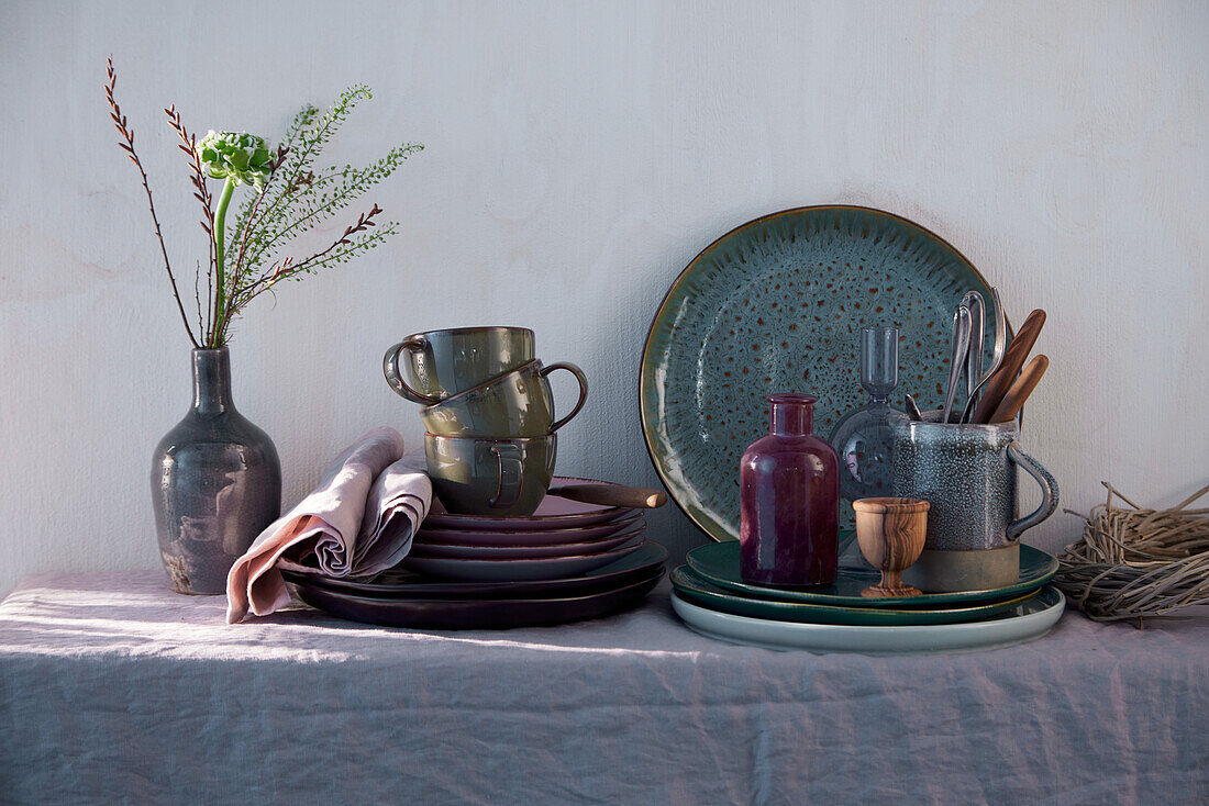 Table setting with ceramic crockery