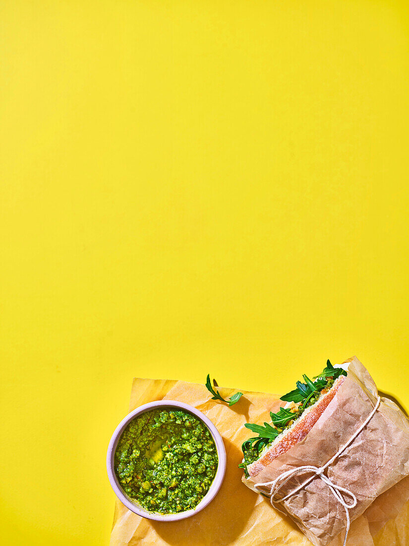 Ciabatta mit Mortadella, Burrata und Pistazienpesto