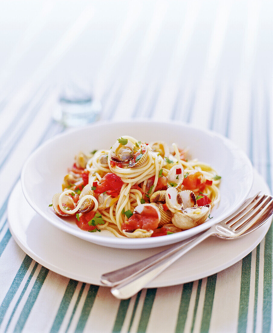 Spaghetti alle Vongole mit Tomaten