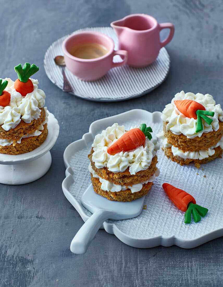 Mini Easter tartlets with marzipan carrots